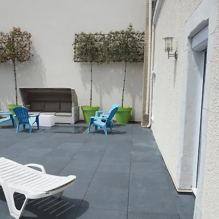 Apartment 72m² Avec Terrasse Dans Demeure Angevine De 2 Etages