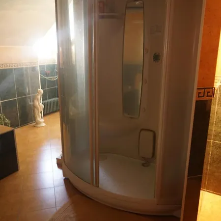 Apartment 72m² Avec Terrasse Dans Demeure Angevine De 2 Etages Angers