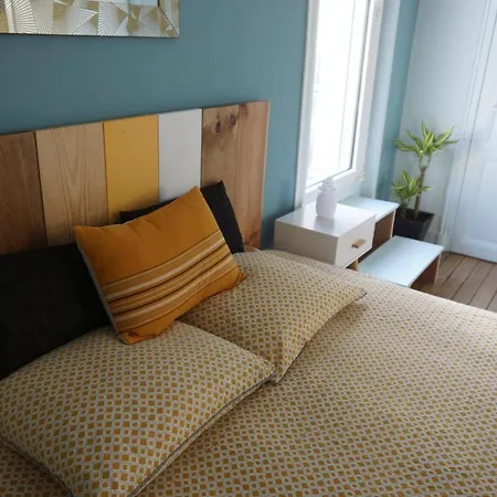 72m² Avec Terrasse Dans Demeure Angevine De 2 Etages Apartment *